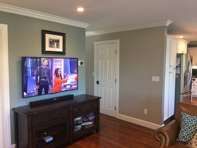 Foto del edificio - 5841 Charter Oaks Dr