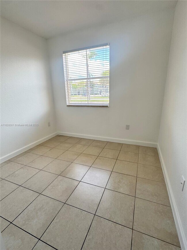 Foto del edificio - 2711 SE 16th Ave