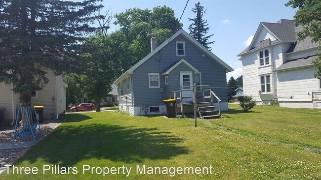Building Photo - 3 br, 1 bath House - 515 S. Broadway Ave