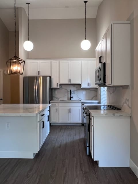 Building Photo - 2455 American River Dr