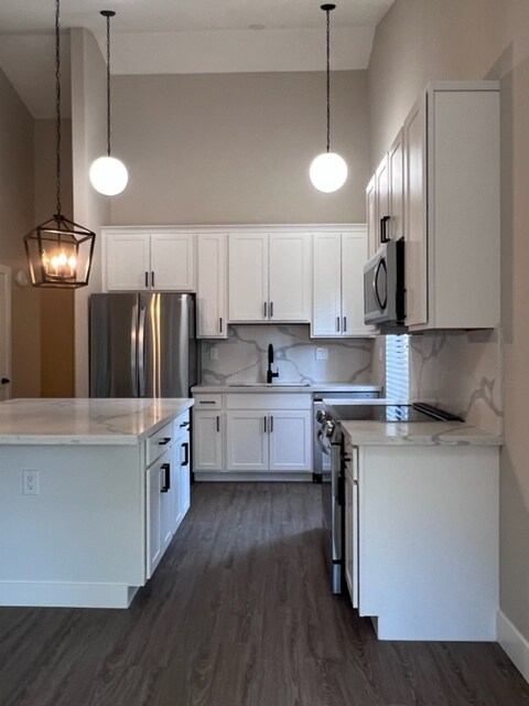 Foto del edificio - 2455 American River Dr