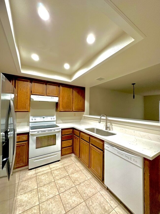 Foto del edificio - COMING SOON! | $3,690 / 3 BR - GORGEOUS THREE BEDROOM HOME IN PARKMONT AREA OF CENTRAL FREMONT