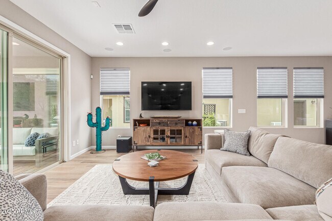 Building Photo - 3261 Maverick Dr