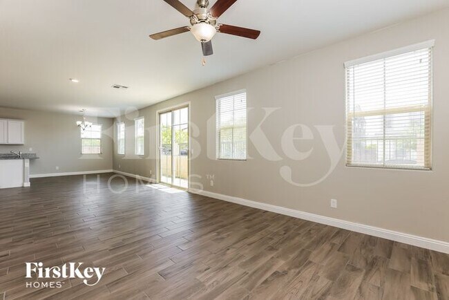 Foto del edificio - 243 N Sunrise