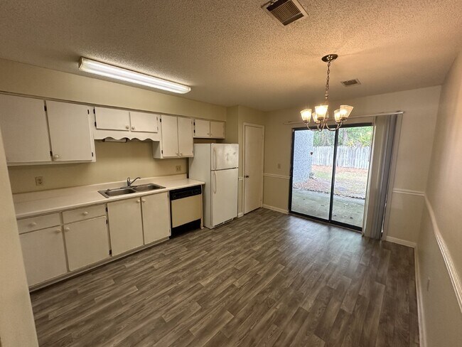 Building Photo - Condo for Rent