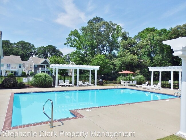 Building Photo - 5 br, 2.5 bath House - 1253 Front Street