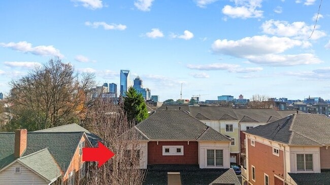 Building Photo - 2 Bed, 2.5 Bath Townhome located in the he...