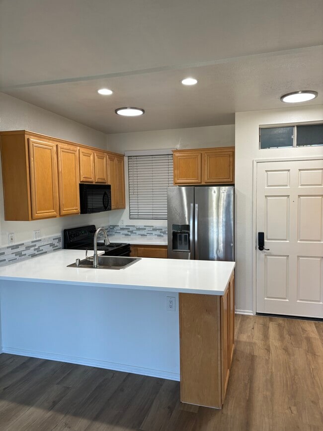 Building Photo - 20251 Cape Coral Ln