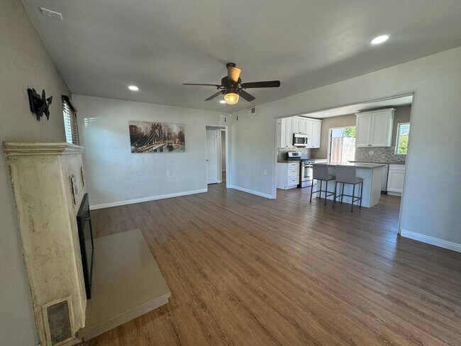 Foto del edificio - 3BR/2BA HOME available NOW in FLETCHER PAR...