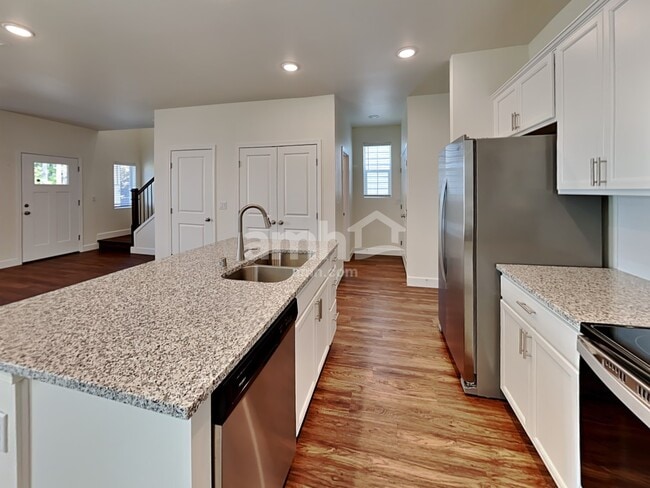 Building Photo - 33023 Lookout Ln