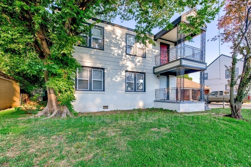 Primary Photo - 1615 N Land Ave