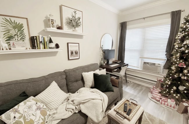 Building Photo - 732 W Roscoe St