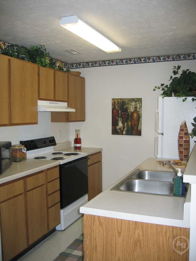 CUMBERLAND CROSSING Apartments Fishers, IN