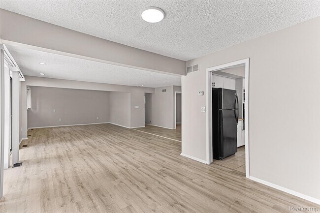 Foto del edificio - 5317 Fairway Ln