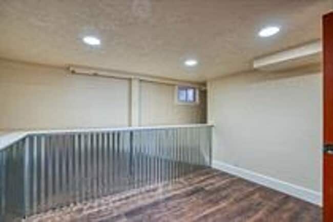 Building Photo - 255 1st Ave E N