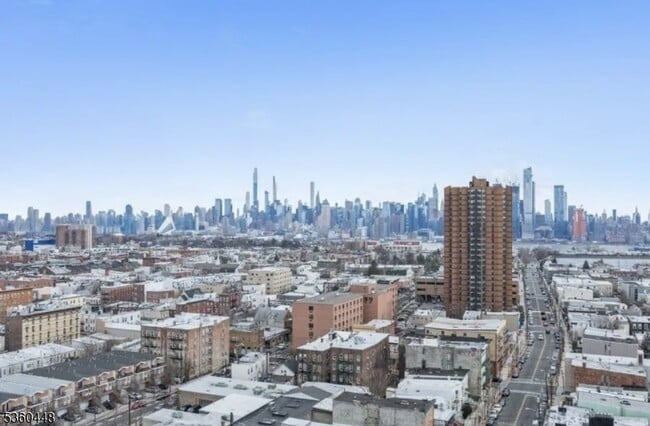 Building Photo - 809 22nd St