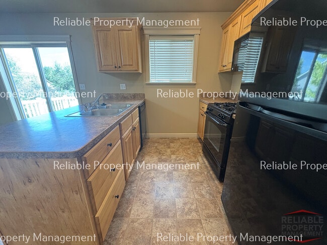 Building Photo - 1060 Stevens Dr