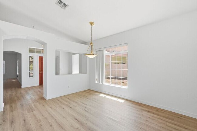 Building Photo - 10860 N 118th Way