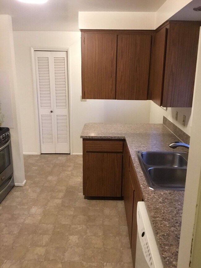 Foto del edificio - 3 bedroom 2 bathroom Duplex