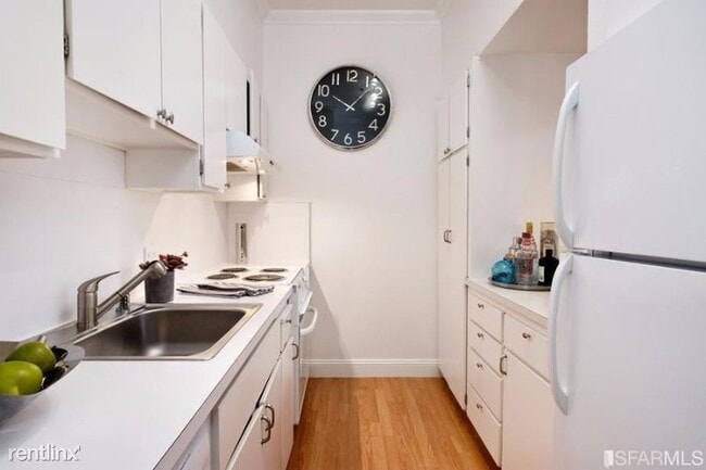 Building Photo - Studio, 1 bath Condo - 930 Pine St