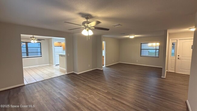 Building Photo - 1170 Molaki Dr