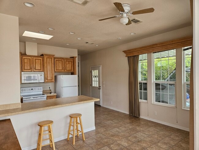 Dining Area - 6770 W State Route 89A Hwy