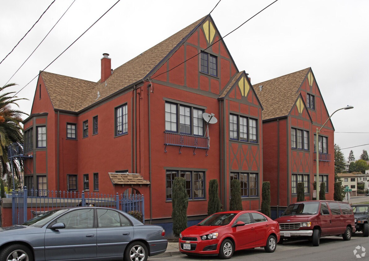 Building Photo - 409 E 21st St