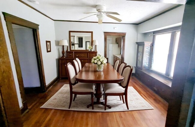 Foto del edificio - Spacious 2-Bedroom Lakewood Home with Mode...