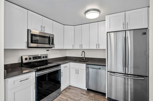 Foto del edificio - Beautifully renovated condo in the Cherry Creek Area!