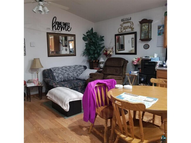 Foto del edificio - 1531 Cloquet Ave