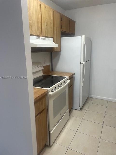 Building Photo - 10120 Twin Lakes Dr