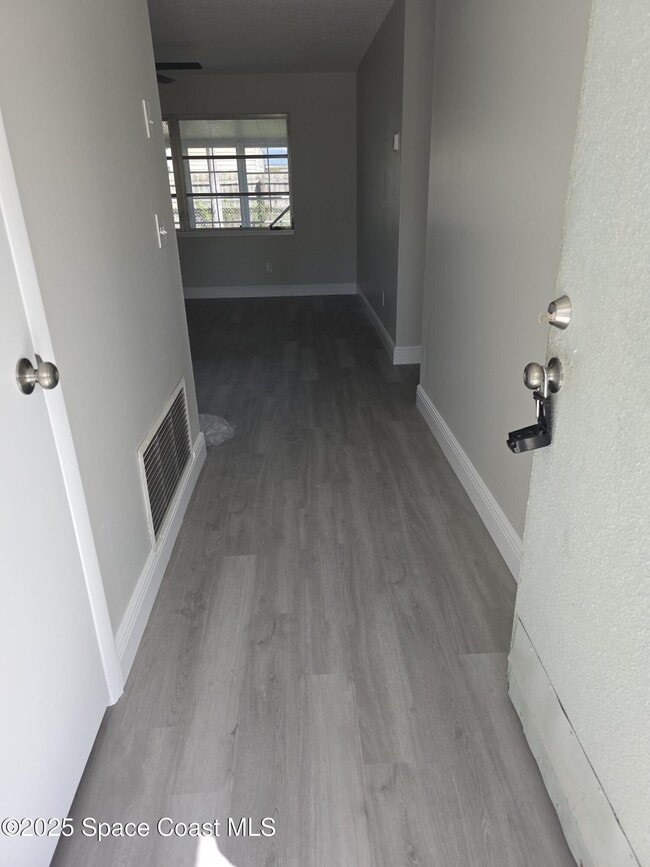Foto del edificio - 1076 Hermosa Dr