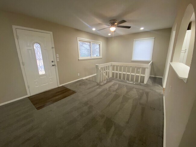 Building Photo - Beautifully Remodeled 3 bed/2bath home wit...