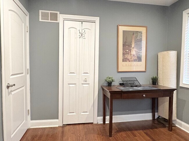 Building Photo - 8108 S 85th Ave