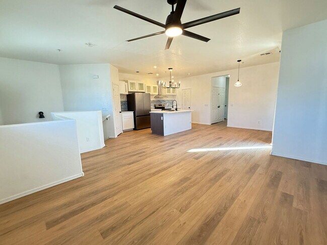 Foto del edificio - 1330 S Aaron