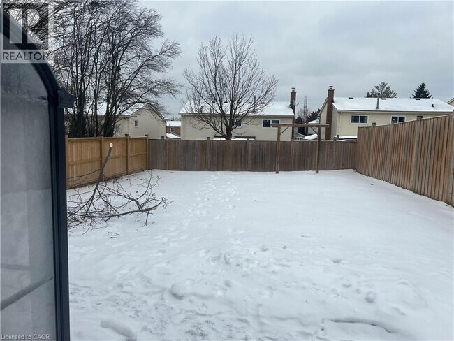 Photo du bâtiment - 79 Golden Meadow Crescent