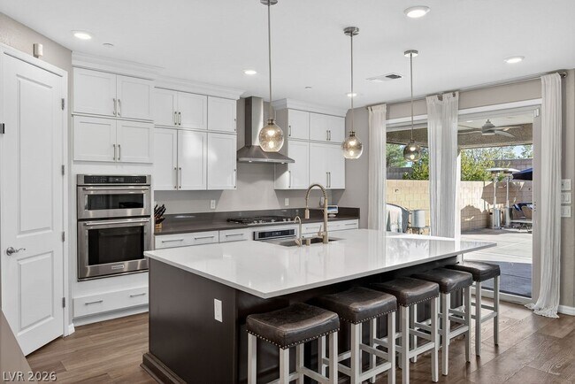 Foto del edificio - 9945 Birch Knoll Ave