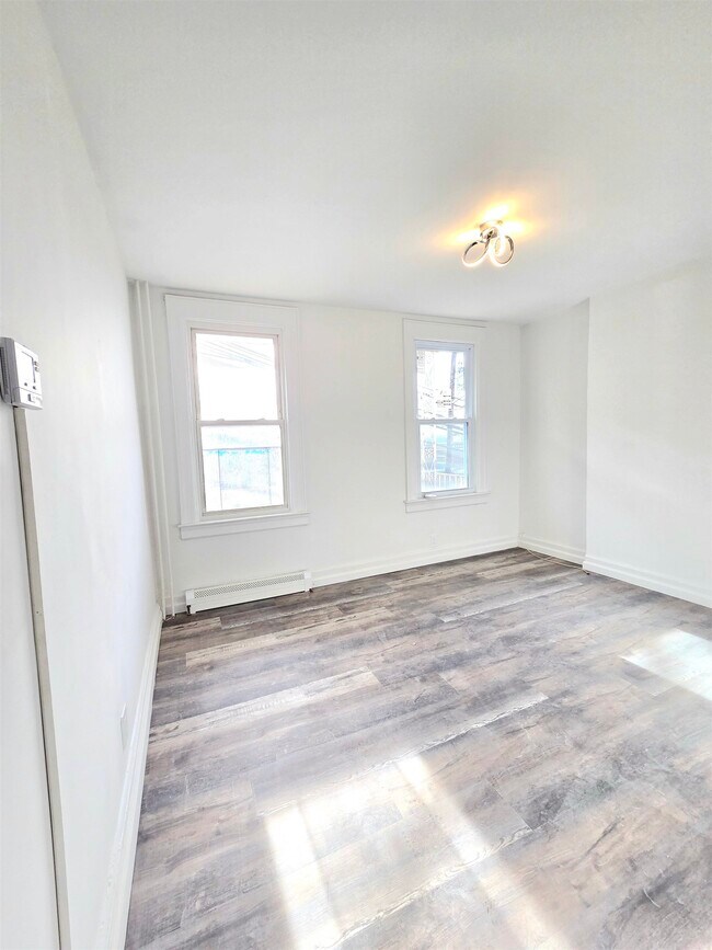 Foto del edificio - 1202 Hillside Pl