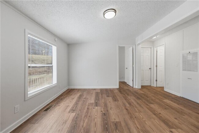 Building Photo - 190 Chivalry Ln