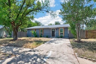 Building Photo - 6021 Bluebell Cir