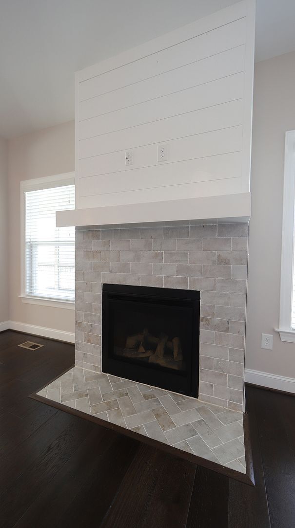 Building Photo - Beautiful Home with Open Floorplan in Desi...