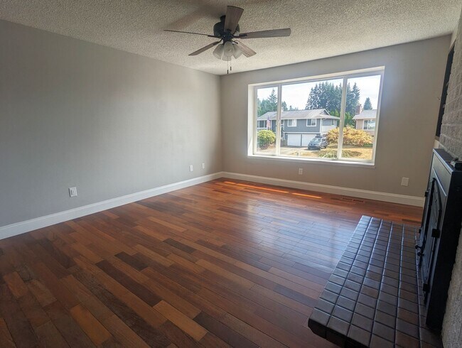 Foto del edificio - Central Kitsap Home in Prime Location