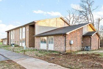 Building Photo - 225 Clara Dr