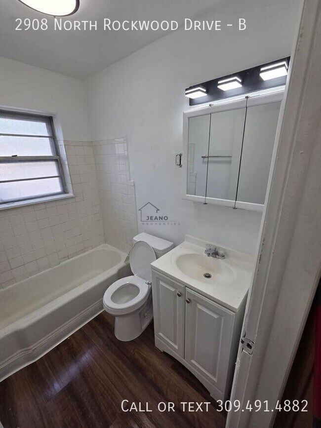 Building Photo - 2908 N Rockwood Dr