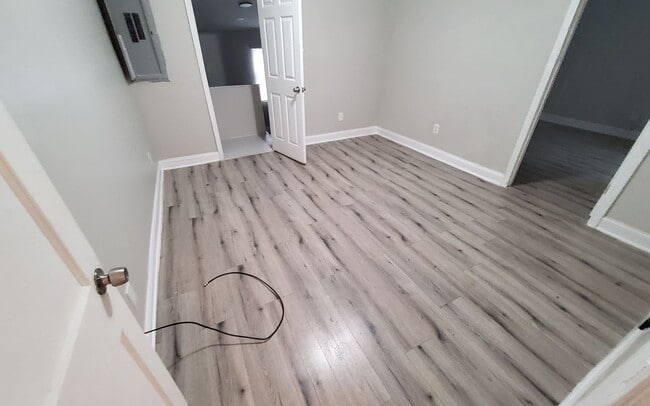 Building Photo - Welcome to our charming 3 bedroom, 1 bathr...