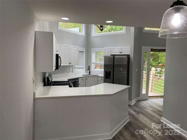 Foto del edificio - 14550 Waterside Dr