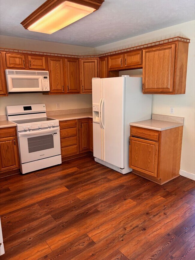 Foto del edificio - 3 Bedroom/2.5 Bath Townhome located in clo...