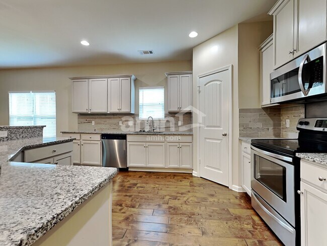 Building Photo - 122 Green Paddock Cir