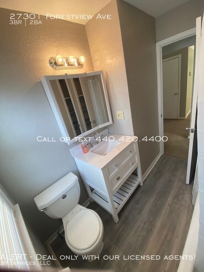 Foto del edificio - 27301 Forestview Ave