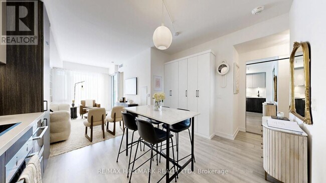 Building Photo - 158 Front St E